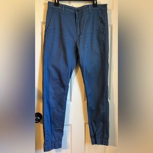 Men’s 32x34 Levi’s Navy Joggers